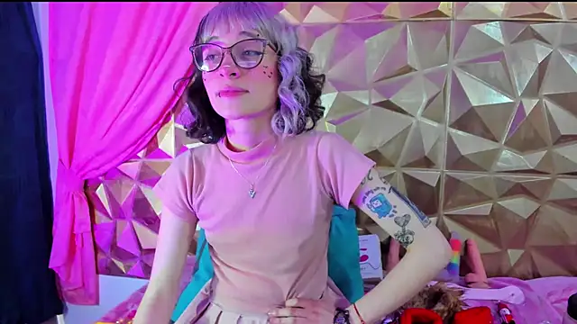 Snapshot of neeko_princes chatting on February 18, 3:21 pm neeko princes online show from February 18, 3:21 pm