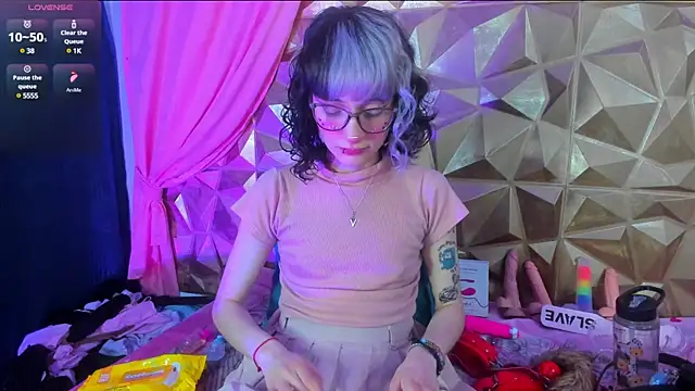 Snapshot of neeko_princes chatting on March 7, 12:34 pm neeko princes online show from March 7, 12:34 pm