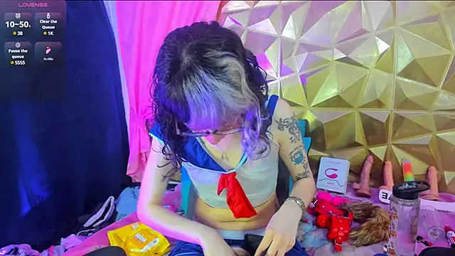 Snapshot of neeko_princes chatting on March 13, 12:13 pm neeko princes online show from March 13, 12:13 pm