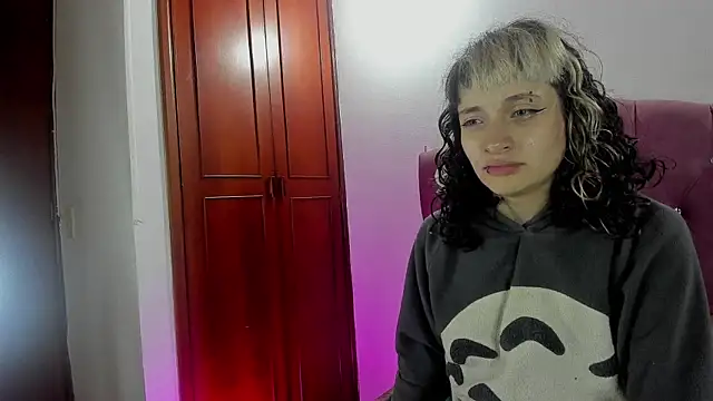 Snapshot of neeko_princes chatting on October 28, 12:09 pm neeko princes online show from October 28, 12:09 pm