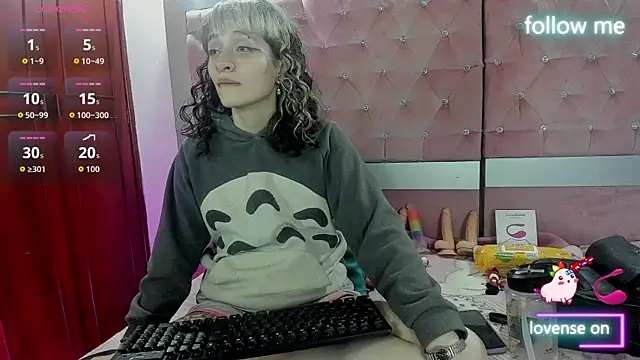 Snapshot of neeko_princes chatting on November 28, 12:41 pm neeko princes online show from November 28, 12:41 pm