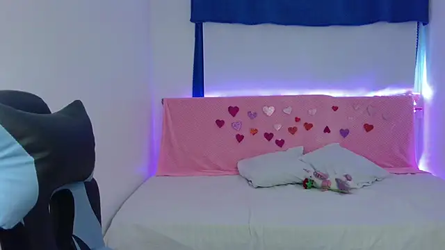 Lia 14  online show from February 22, 5:24 pm