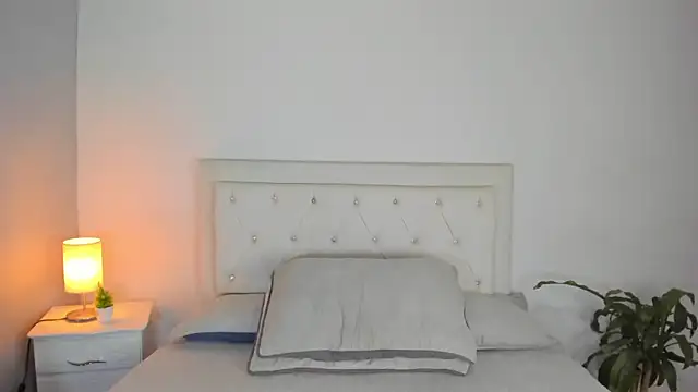 MELISSA ALVAREZ online show from October 19, 9:21 am