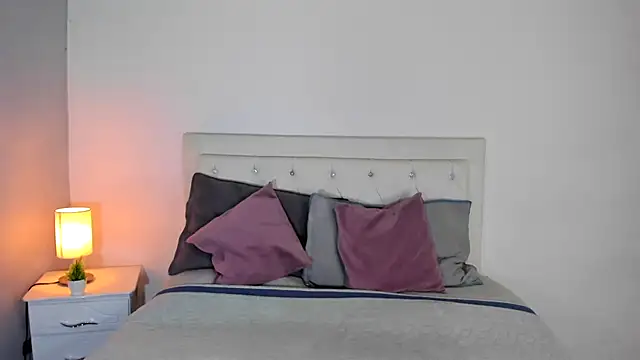 MELISSA ALVAREZ online show from November 24, 9:20 am