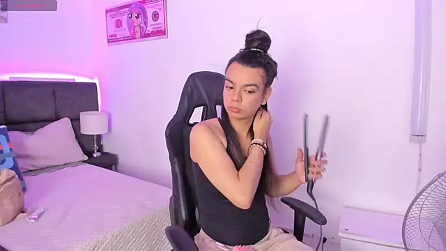 Snapshot of Megan_Miles02 chatting on November 25, 9:59 pm Megan Miles02 online show from November 25, 9:59 pm