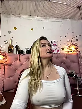 Snapshot of antonella87 chatting on March 11, 1:37 am antonella87 online show from March 11, 1:37 am