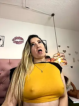 Snapshot of antonella87 chatting on November 6, 10:10 pm antonella87 online show from November 6, 10:10 pm