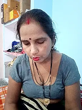 Snapshot of reemacouple007 chatting on October 27, 5:33 am reemacouple007 online show from October 27, 5:33 am