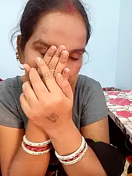 Snapshot of reemacouple007 chatting on November 8, 7:52 am reemacouple007 online show from November 8, 7:52 am