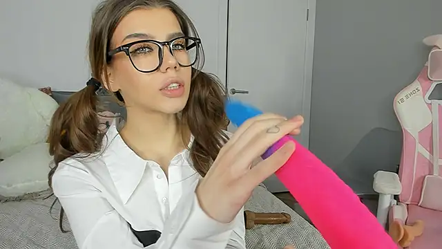 dolly ll online show from January 8, 7:24 pm