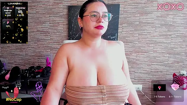 Snapshot of alice_cullenbbw chatting on November 17, 2:34 pm alice cullenbbw online show from November 17, 2:34 pm