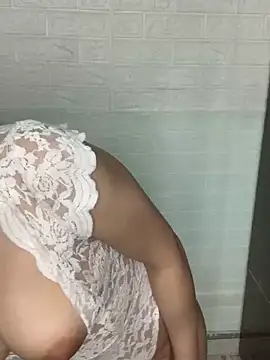 Snapshot of Linda-Mora chatting on January 4, 5:37 pm Linda-Mora online show from January 4, 5:37 pm