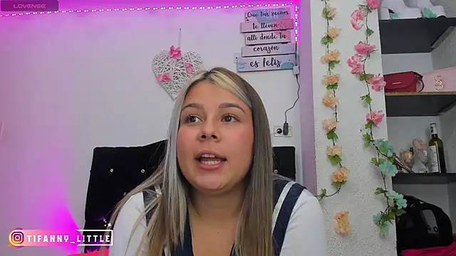 Snapshot of little_tifanny82 chatting on December 17, 10:22 pm little tifanny82 online show from December 17, 10:22 pm