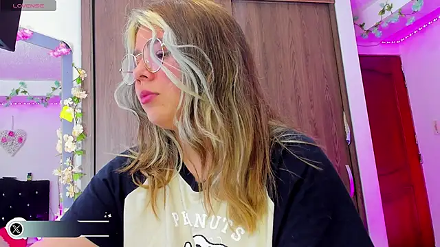 Snapshot of little_tifanny82 chatting on January 13, 3:58 pm little tifanny82 online show from January 13, 3:58 pm