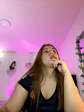 Snapshot of little_tifanny82 chatting on October 17, 5:15 pm little tifanny82 online show from October 17, 5:15 pm