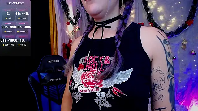 Snapshot of BLACKTSUKI7_ chatting on December 18, 11:40 pm BLACKTSUKI7 online show from December 18, 11:40 pm
