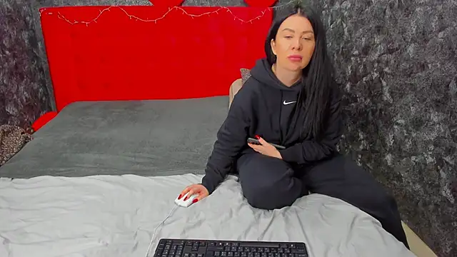 LayaFlow online show from December 13, 8:30 am