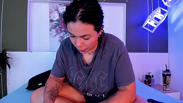 Alexxxholy online show from February 22, 1:46 pm