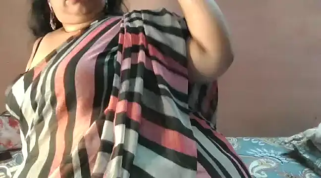 Snapshot of Ravina_patil1 chatting on January 15, 7:01 pm Ravina patil1 online show from January 15, 7:01 pm