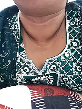 Snapshot of Ravina_patil1 chatting on September 25, 10:57 pm Ravina patil1 online show from September 25, 10:57 pm