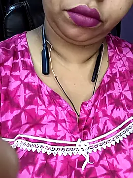 Snapshot of Ravina_patil1 chatting on October 31, 12:39 pm Ravina patil1 online show from October 31, 12:39 pm