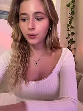 LunaRase online show from December 9, 6:25 pm