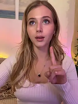 LunaRase online show from December 22, 1:11 pm