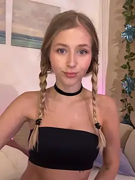 LunaRase online show from February 20, 2:24 pm