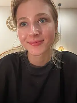 LunaRase online show from March 3, 2:04 pm