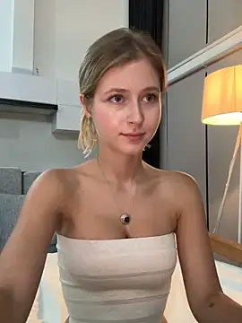 LunaRase online show from March 5, 3:29 pm