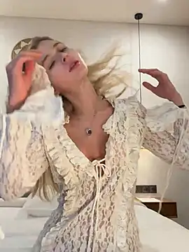 LunaRase online show from March 8, 10:00 am