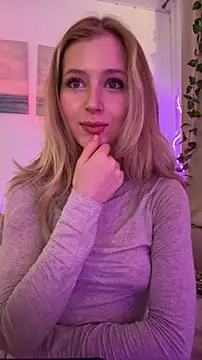 LunaRase online show from October 26, 9:48 am