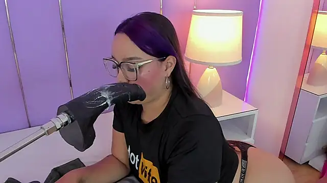 SophyRuiz  online show from December 1, 11:59 am