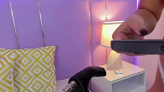 SophyRuiz  online show from February 24, 11:41 am