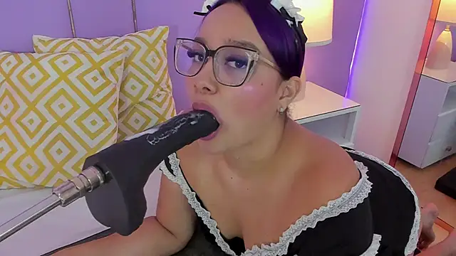 SophyRuiz  online show from April 3, 11:52 am