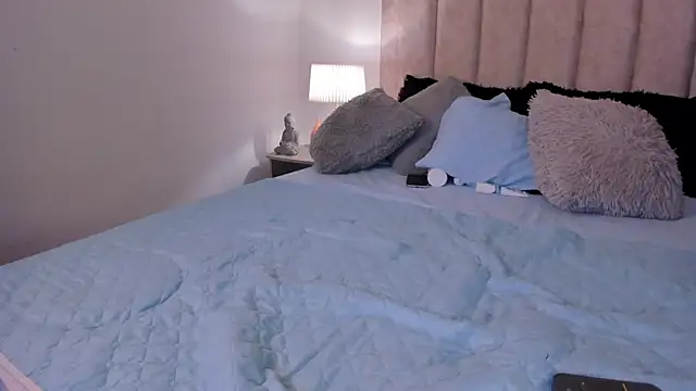 Snapshot of Avaline_Blancx chatting on January 24, 6:46 am Avaline Blancx online show from January 24, 6:46 am