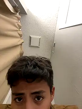 carlozxyz337 online show from December 6, 3:41 am