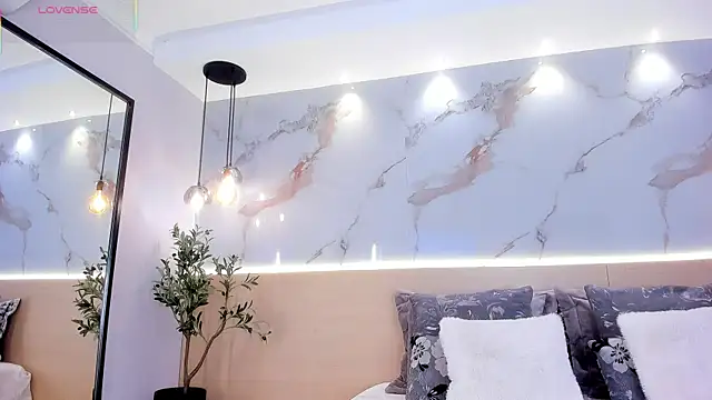 SteffanyBeck online show from February 11, 2:00 pm