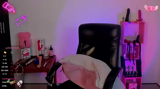 sara goodgirl13 online show from February 2, 1:45 am