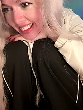 Snapshot of propertyofdaddy chatting on December 2, 5:13 am propertyofdaddy online show from December 2, 5:13 am