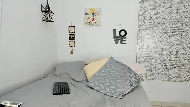 Snapshot of Canhela1 chatting on November 15, 1:51 pm Canhela1 online show from November 15, 1:51 pm