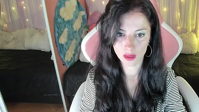 Snapshot of Aliiz_01 chatting on December 4, 6:17 pm Aliiz 01 online show from December 4, 6:17 pm