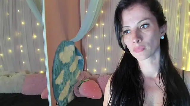 Snapshot of Aliiz_01 chatting on December 9, 11:24 pm Aliiz 01 online show from December 9, 11:24 pm