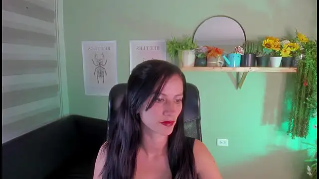 Snapshot of Aliiz_01 chatting on January 24, 2:49 am Aliiz 01 online show from January 24, 2:49 am