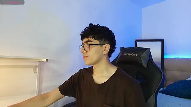 Snapshot of _nickconnor01 chatting on November 12, 4:35 am nickconnor01 online show from November 12, 4:35 am