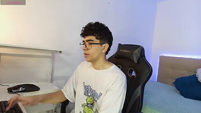 Snapshot of _nickconnor01 chatting on November 14, 4:33 am nickconnor01 online show from November 14, 4:33 am