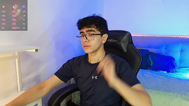 Snapshot of _nickconnor01 chatting on December 3, 5:11 pm nickconnor01 online show from December 3, 5:11 pm