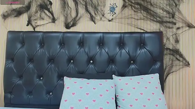 Snapshot of Veronica_Tits chatting on October 9, 3:37 am Veronica Tits online show from October 9, 3:37 am