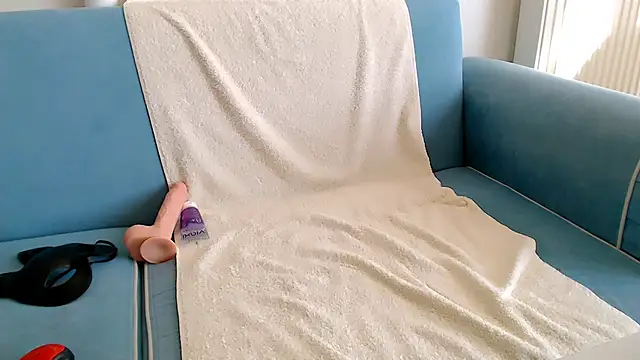 Topmodell online show from January 2, 10:58 am