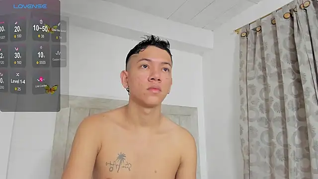 Snapshot of JulianRose_1 chatting on January 7, 10:54 am JulianRose 1 online show from January 7, 10:54 am